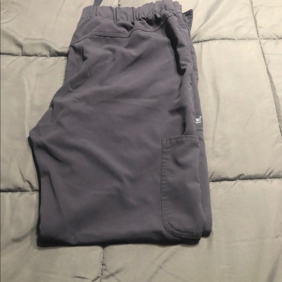 Women’s scrubs - Picture 3 of 3